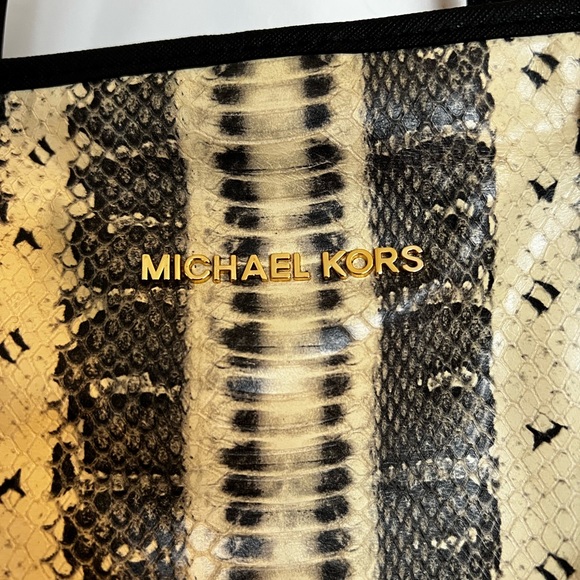 Michael Kors Hamilton Bag - Picture 3 of 12